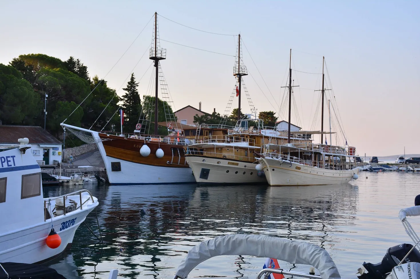 Boat excursion from Luka Mandre